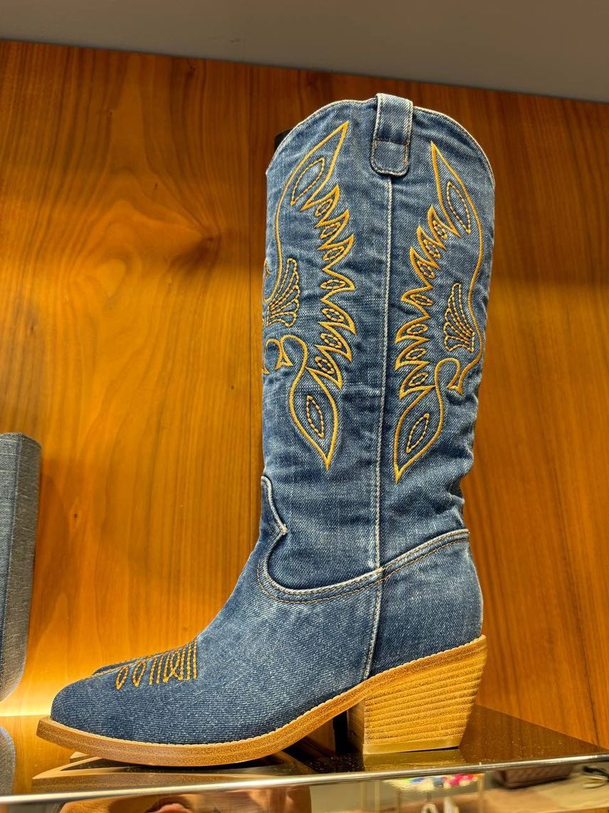 LE SILLA Boots front view - Women's luxury Shoes