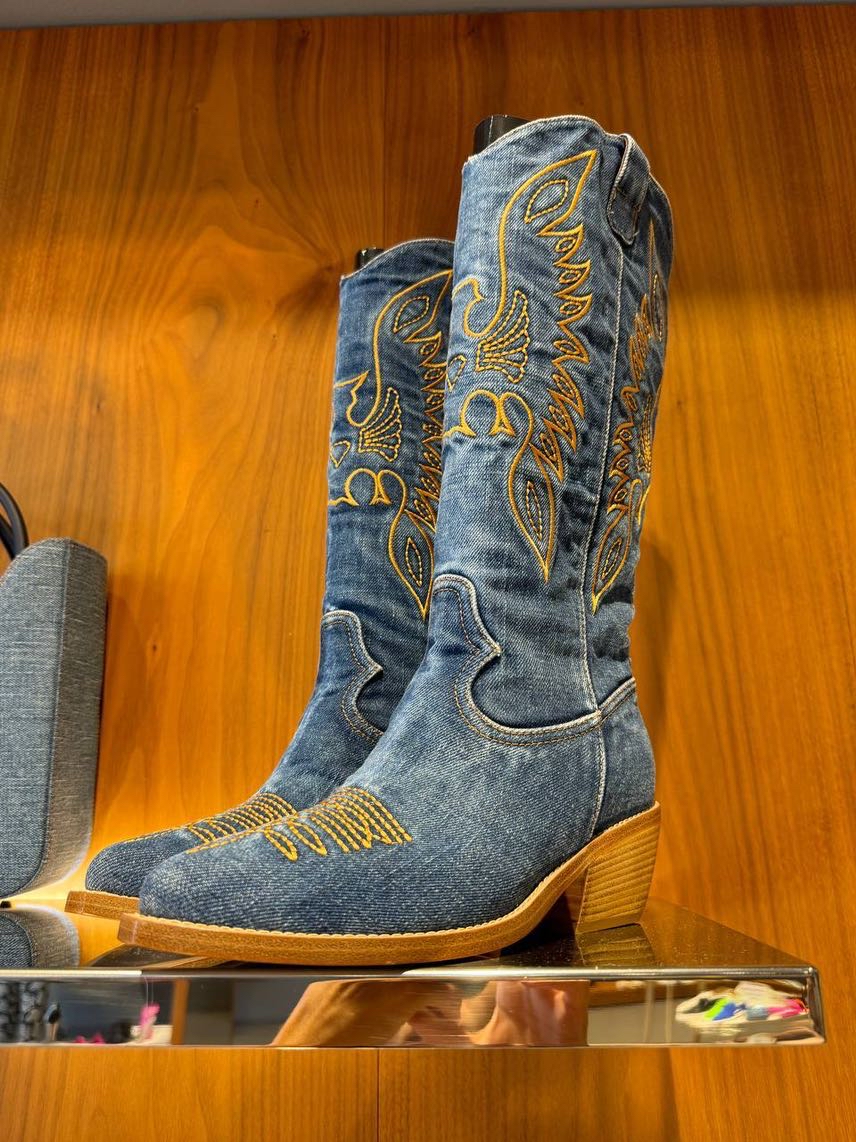 LE SILLA Boots side view - Women's luxury Shoes