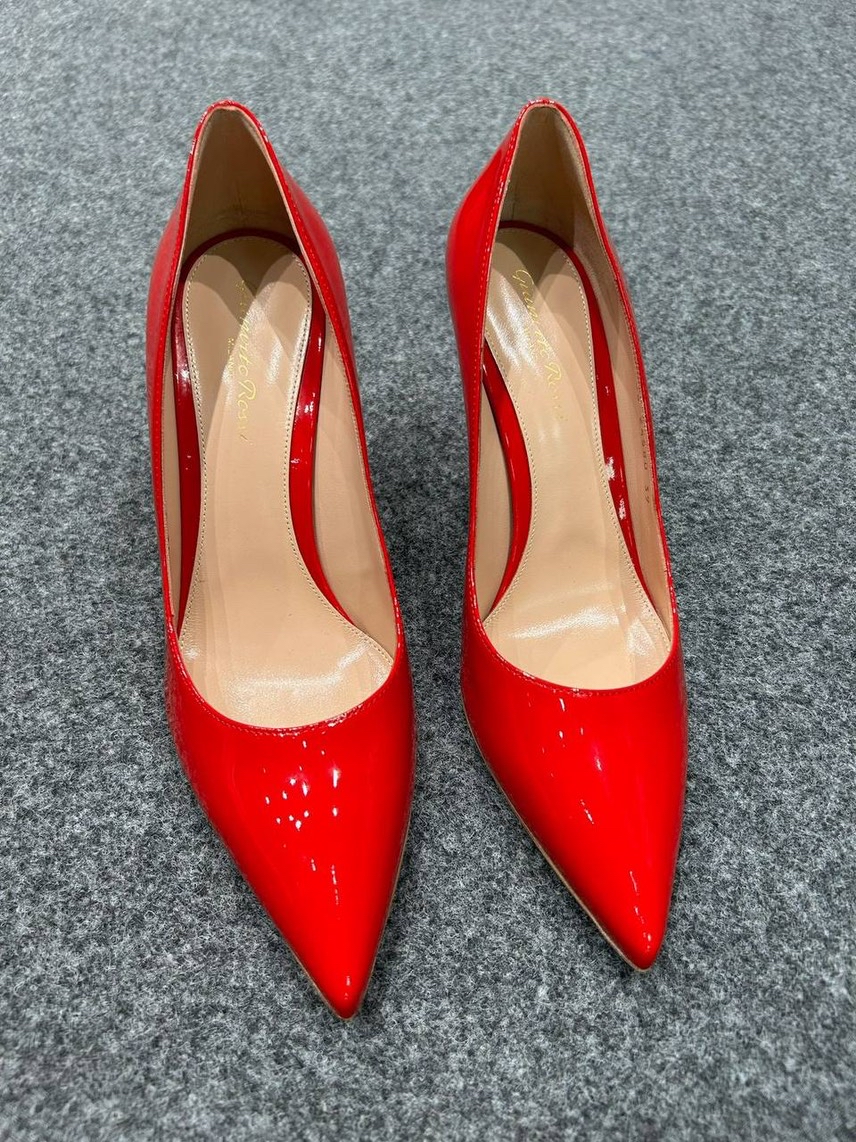 JIMMY CHOO Pumps side view - Women's luxury Shoes