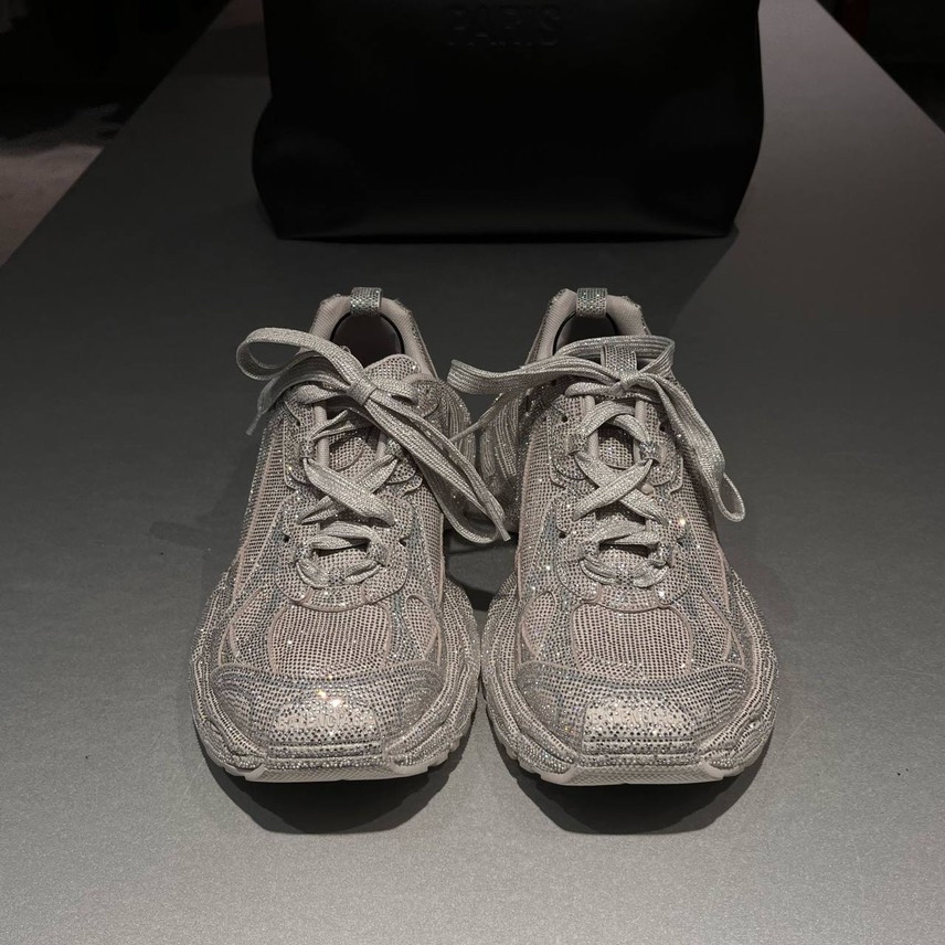 BALENCIAGA Sneakers side view - Women's luxury Shoes