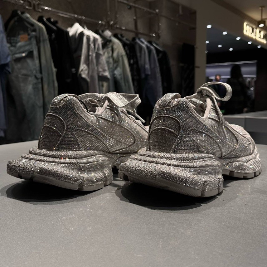 BALENCIAGA Sneakers side view - Women's luxury Shoes