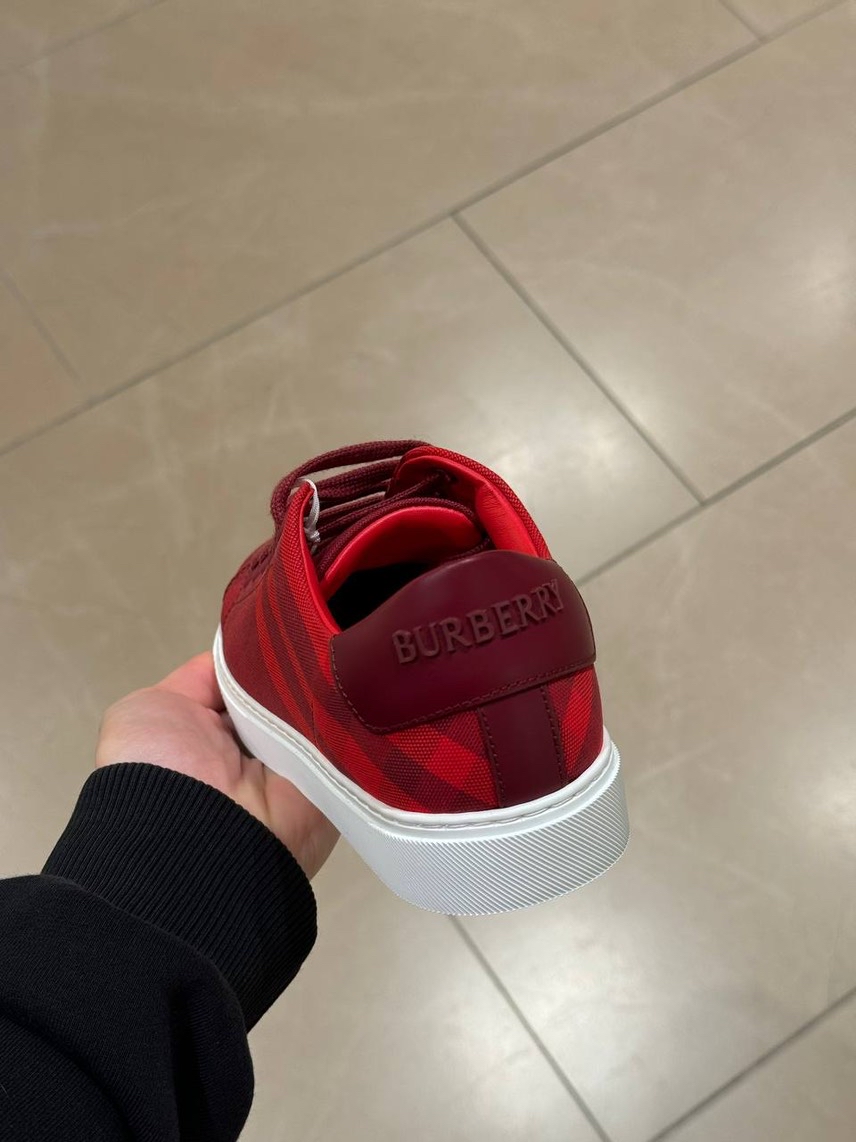 BURBERRY Sneakers side view - Women's luxury Shoes