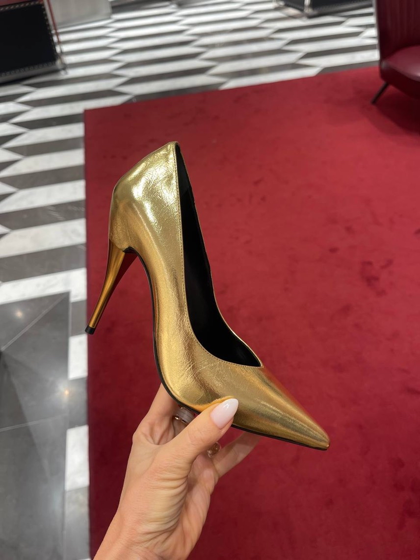 GUCCI Pumps front view - Women's luxury Shoes
