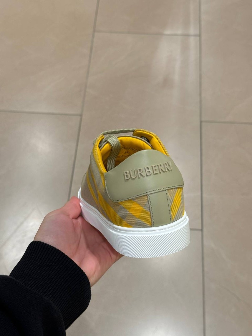 BURBERRY Sneakers side view - Women's luxury Shoes