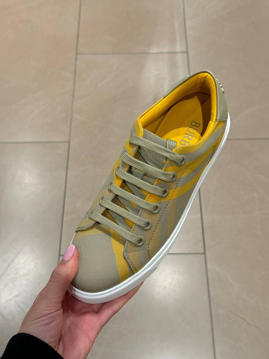 BURBERRY Sneakers side view - Women's luxury Shoes