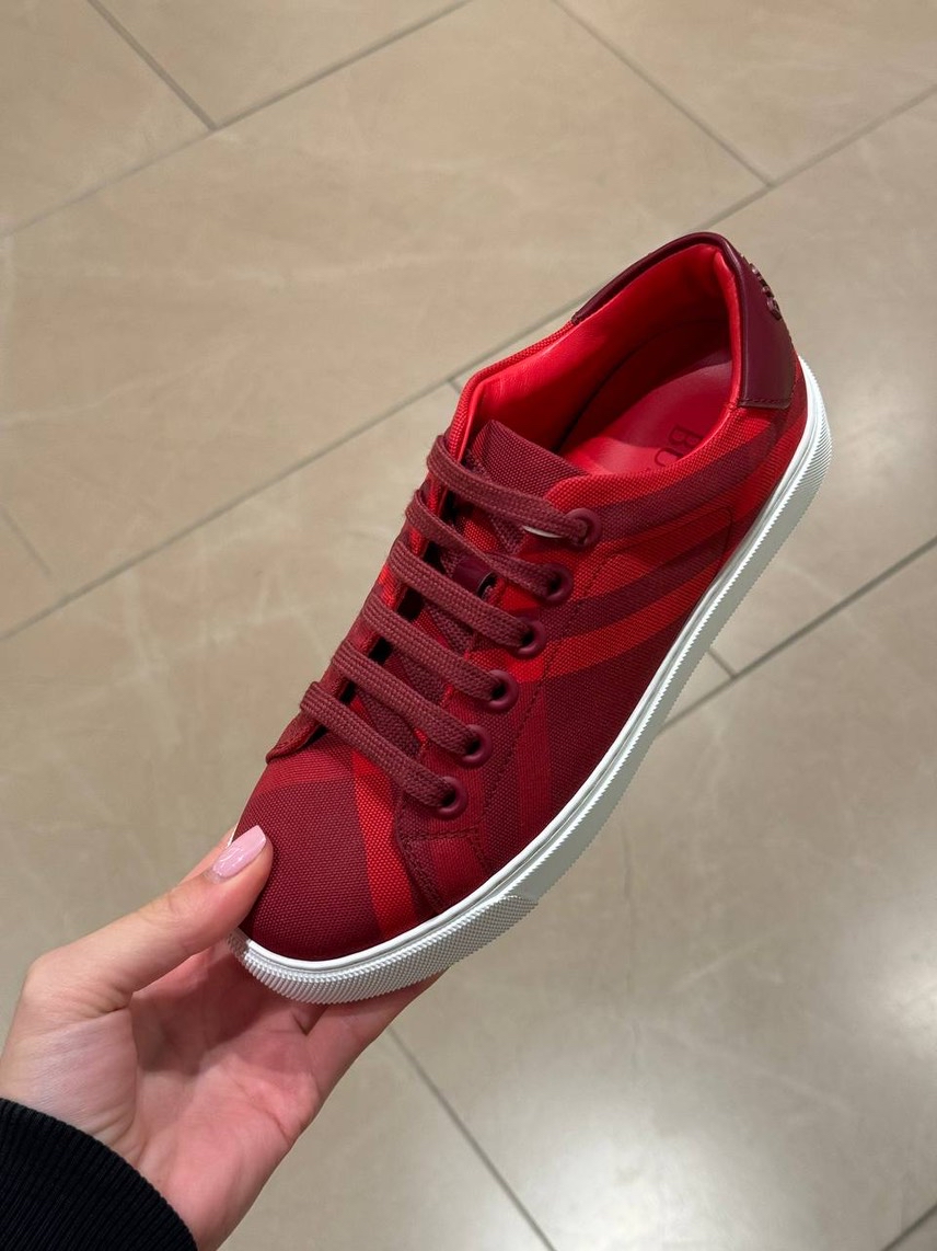 BURBERRY Sneakers side view - Women's luxury Shoes