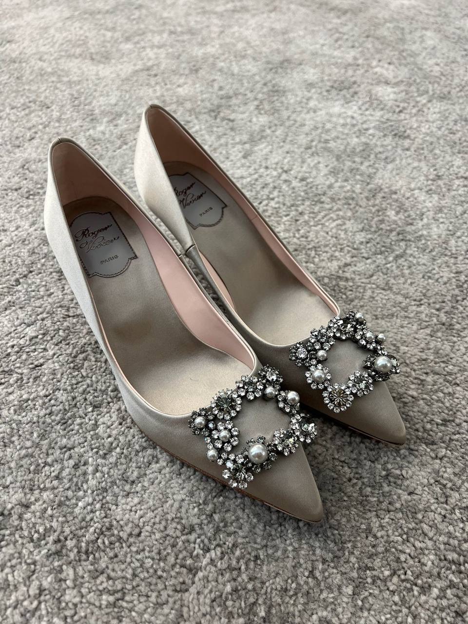 ROGER VIVIER Pumps side view - Women's luxury Shoes