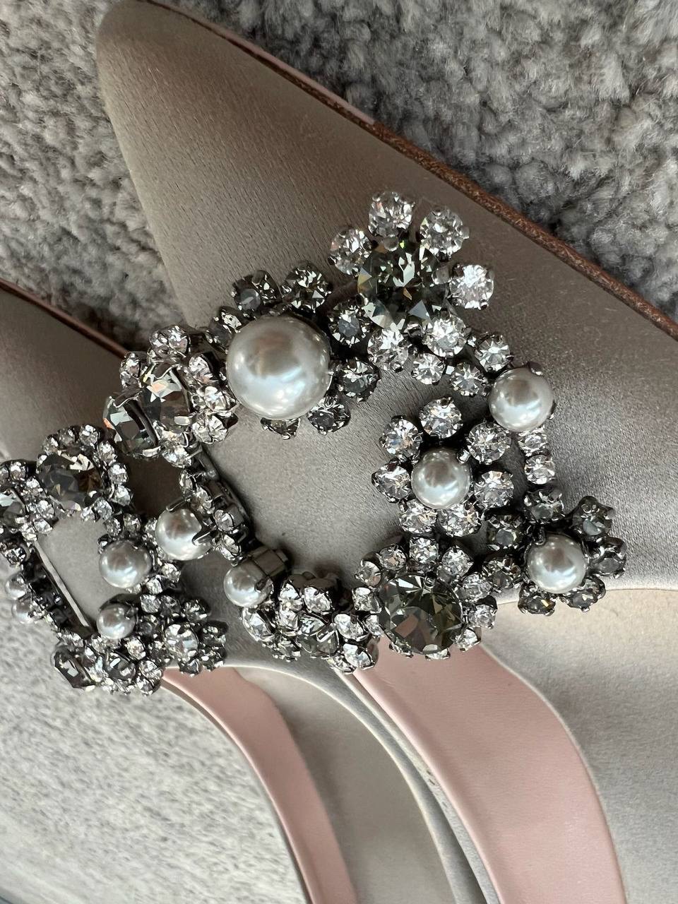 ROGER VIVIER Pumps side view - Women's luxury Shoes