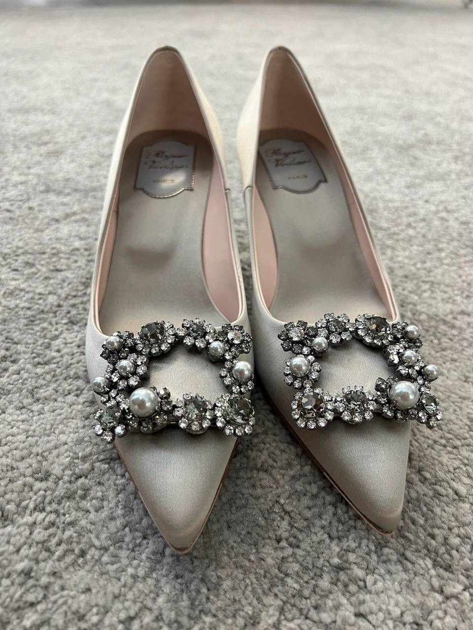 ROGER VIVIER Pumps side view - Women's luxury Shoes
