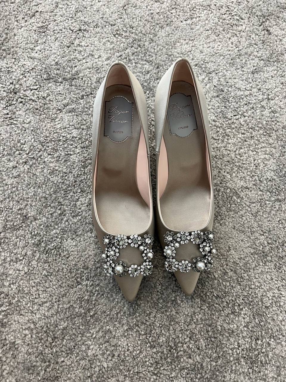 ROGER VIVIER Pumps side view - Women's luxury Shoes