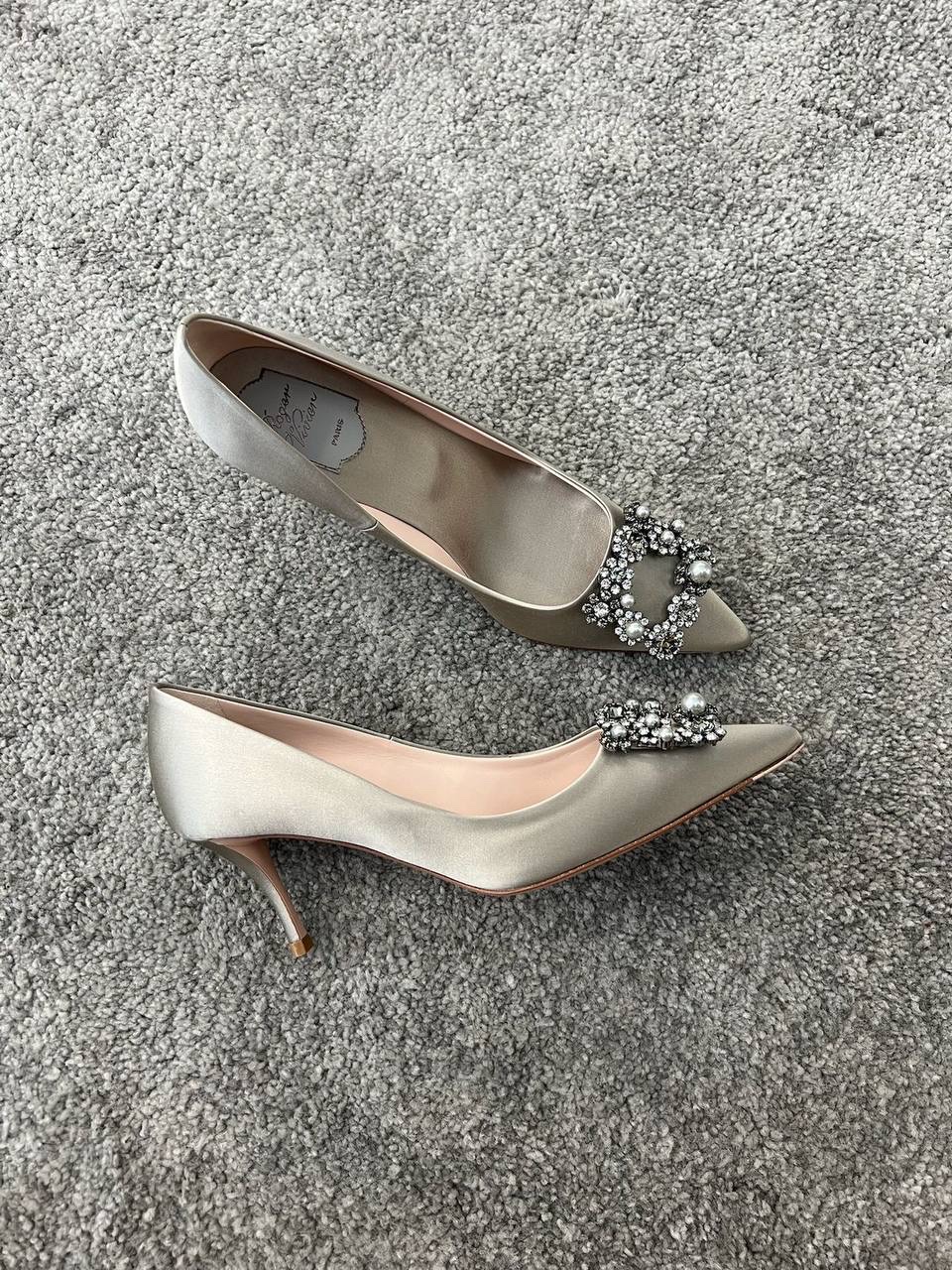 ROGER VIVIER Pumps front view - Women's luxury Shoes