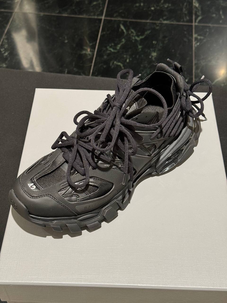 BALENCIAGA Sneakers side view - Women's luxury Shoes