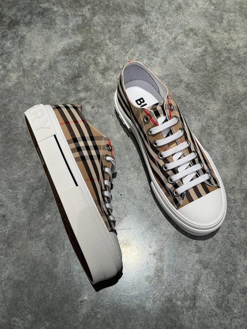 BURBERRY Sneakers front view - Women's luxury Shoes