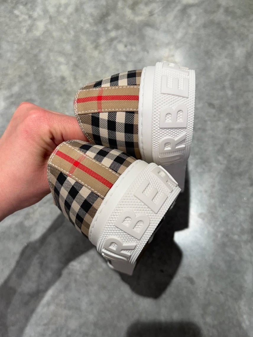 BURBERRY Sneakers side view - Women's luxury Shoes