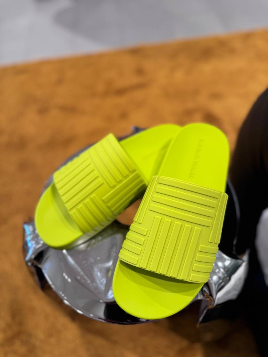 BOTTEGA VENETA Slides side view - Men's luxury Shoes