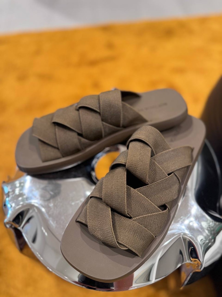 BOTTEGA VENETA Slides front view - Men's luxury Shoes