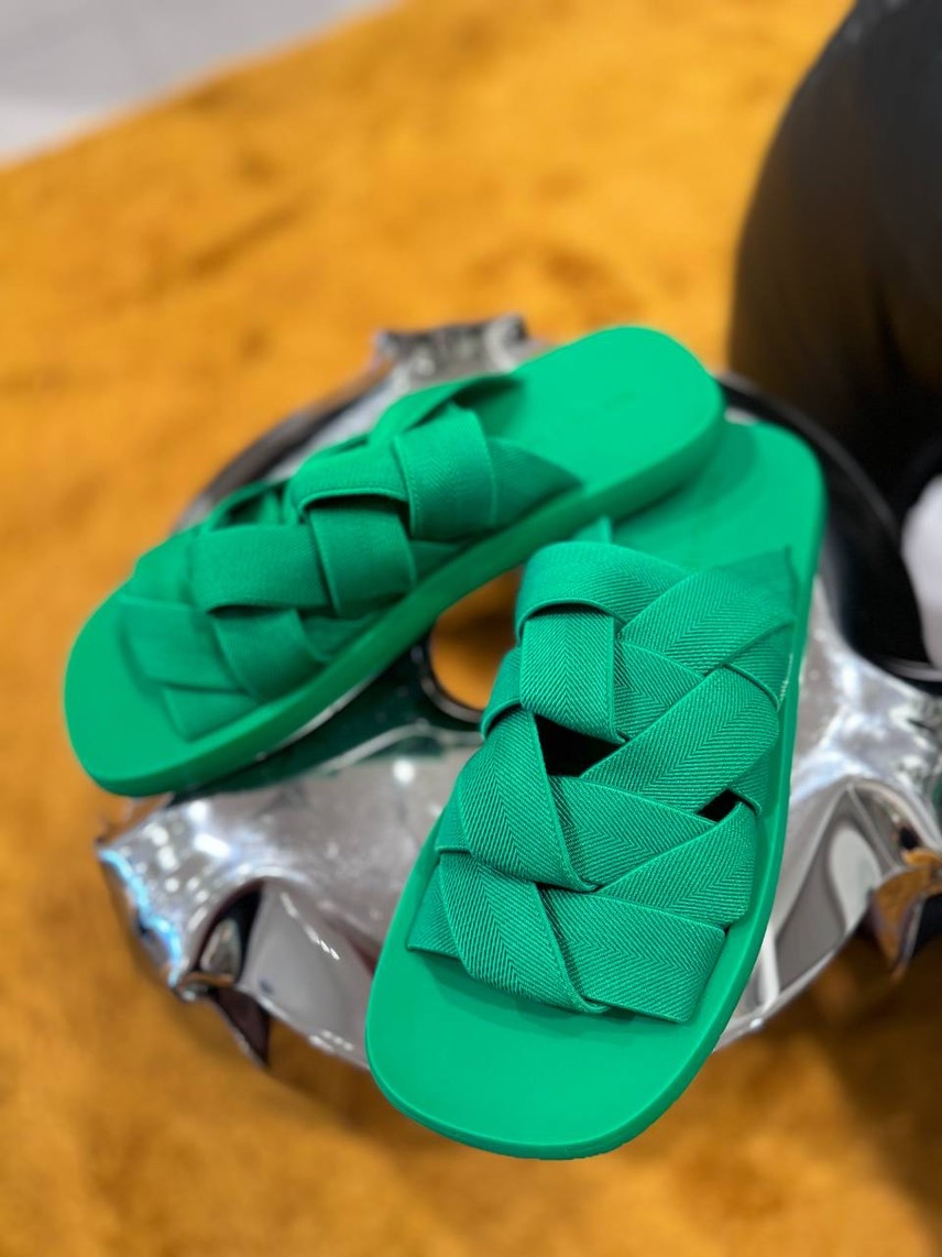 BOTTEGA VENETA Slides side view - Men's luxury Shoes