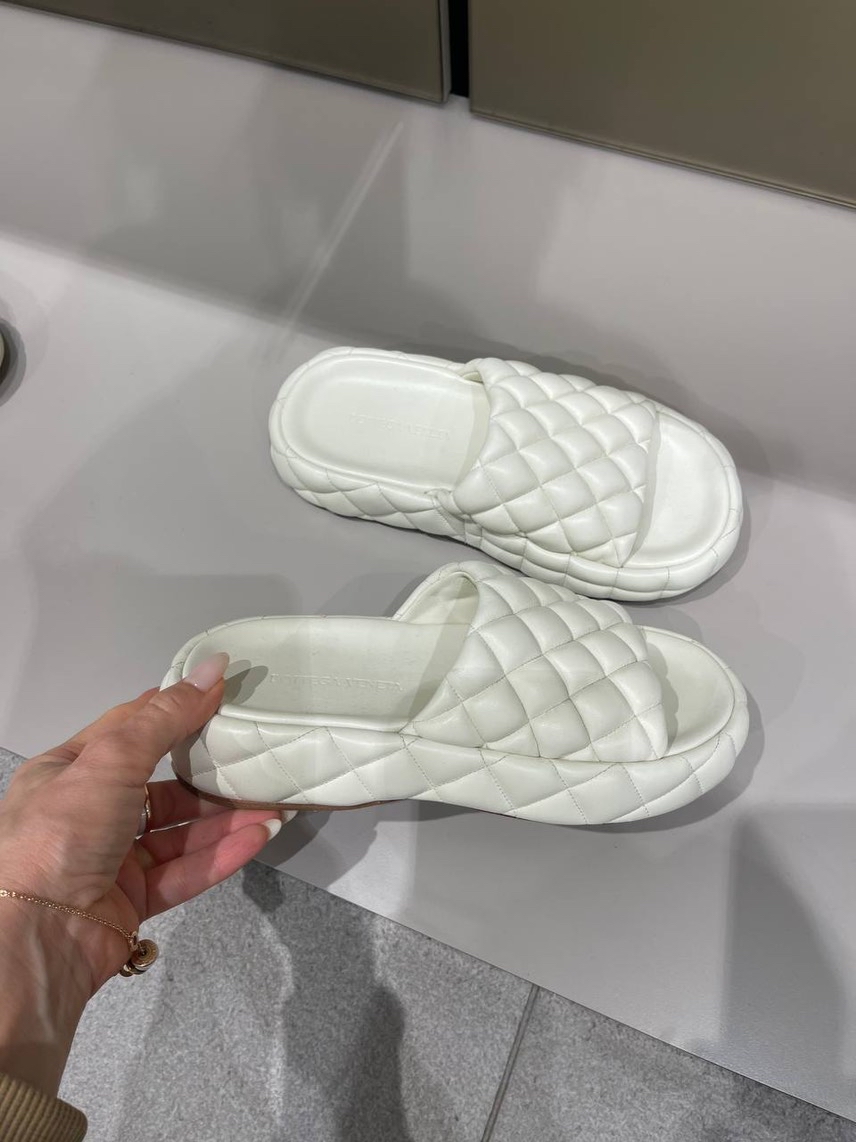 BOTTEGA VENETA Slides side view - Women's luxury Shoes