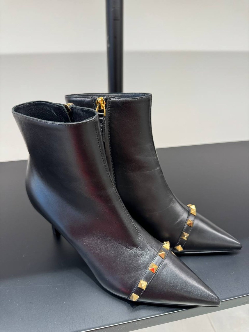 VALENTINO GARAVANI Boots front view - Women's luxury Shoes