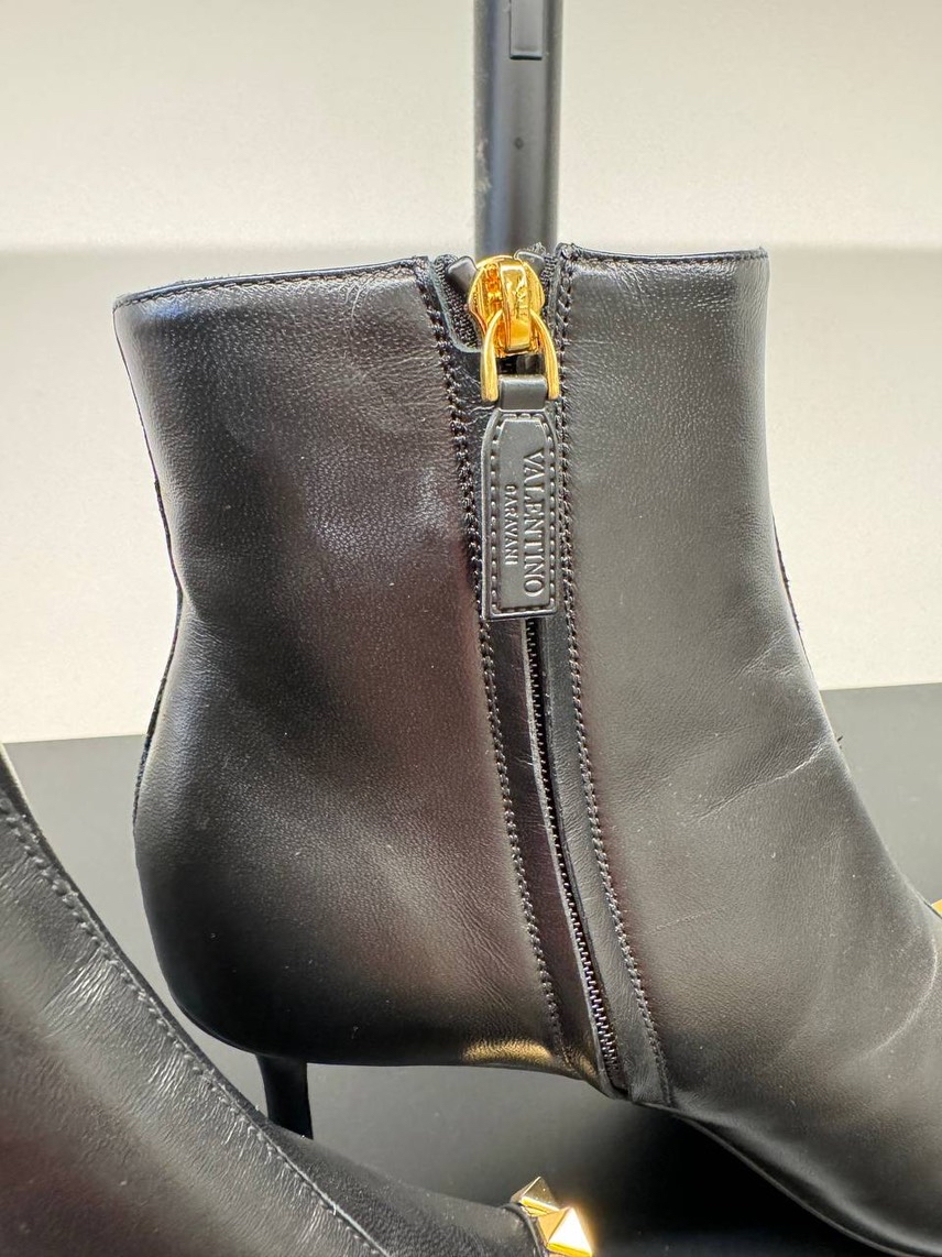 VALENTINO GARAVANI Boots side view - Women's luxury Shoes