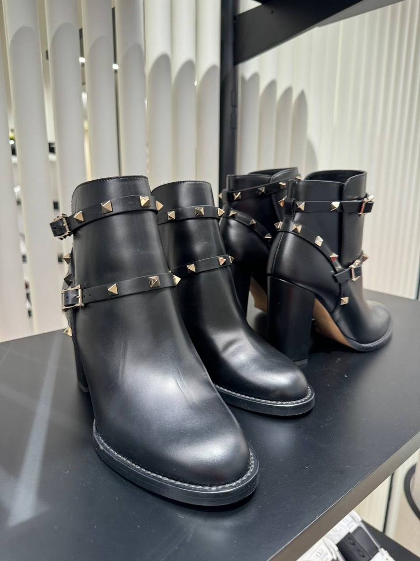 VALENTINO GARAVANI Boots side view - Women's luxury Shoes