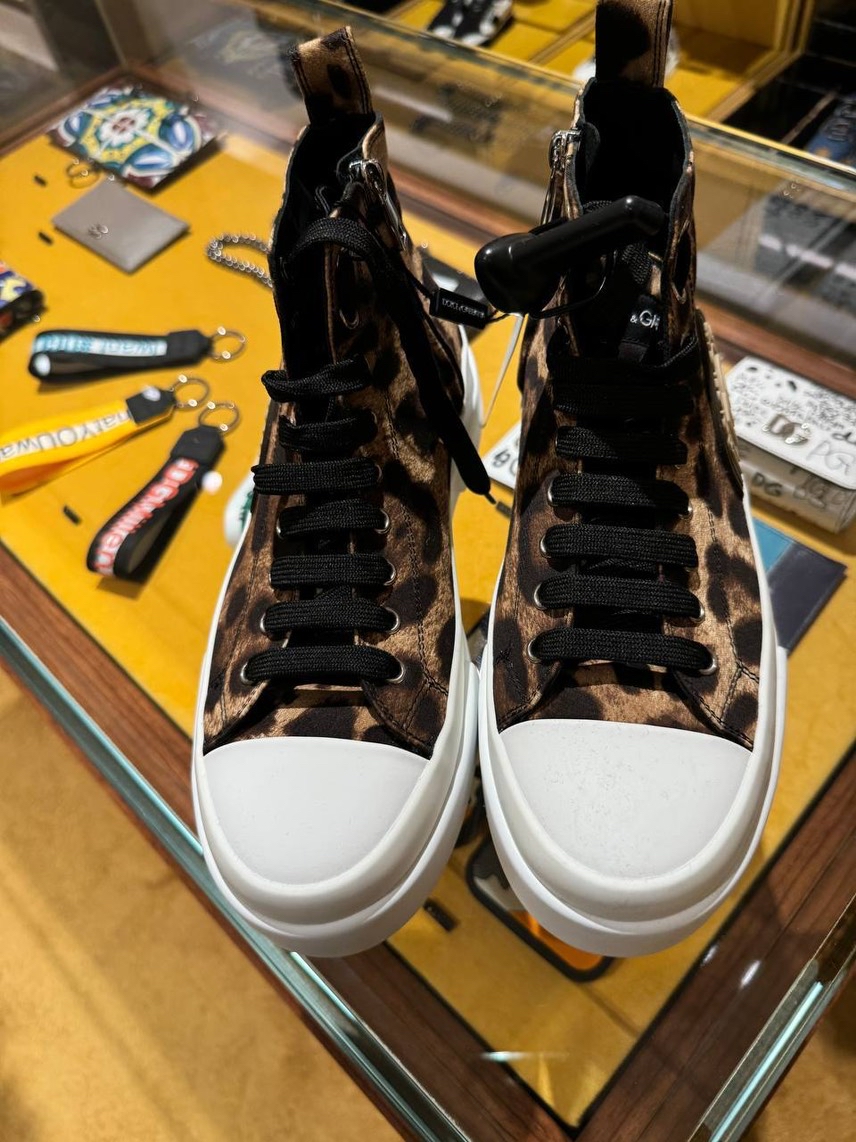 DOLCE & GABBANA Sneakers side view - Men's luxury Shoes