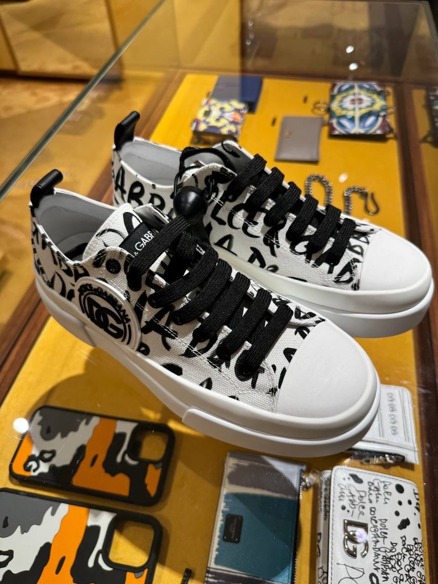 DOLCE & GABBANA Sneakers side view - Men's luxury Shoes