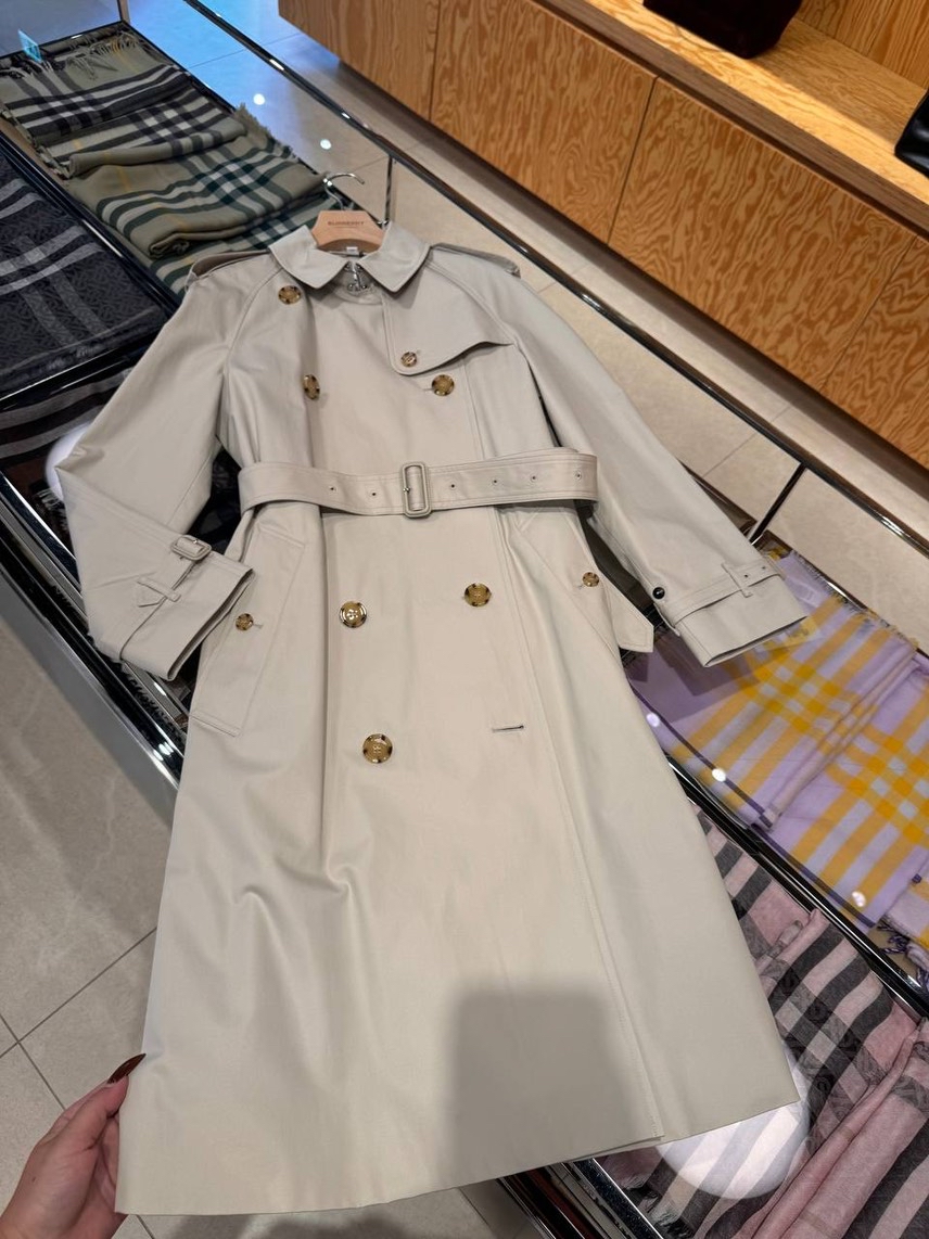 BURBERRY Coats side view - Women's luxury Clothes