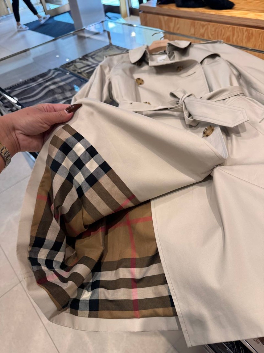 BURBERRY Coats side view - Women's luxury Clothes