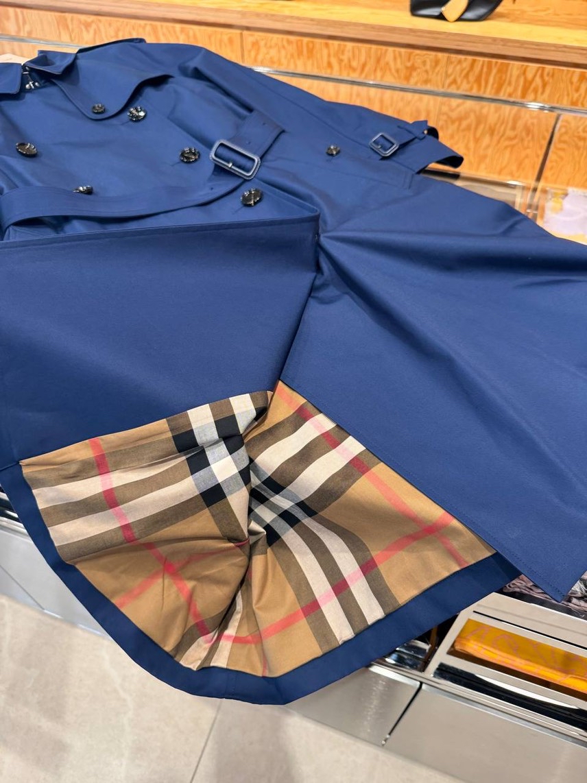 BURBERRY Coats side view - Women's luxury Clothes