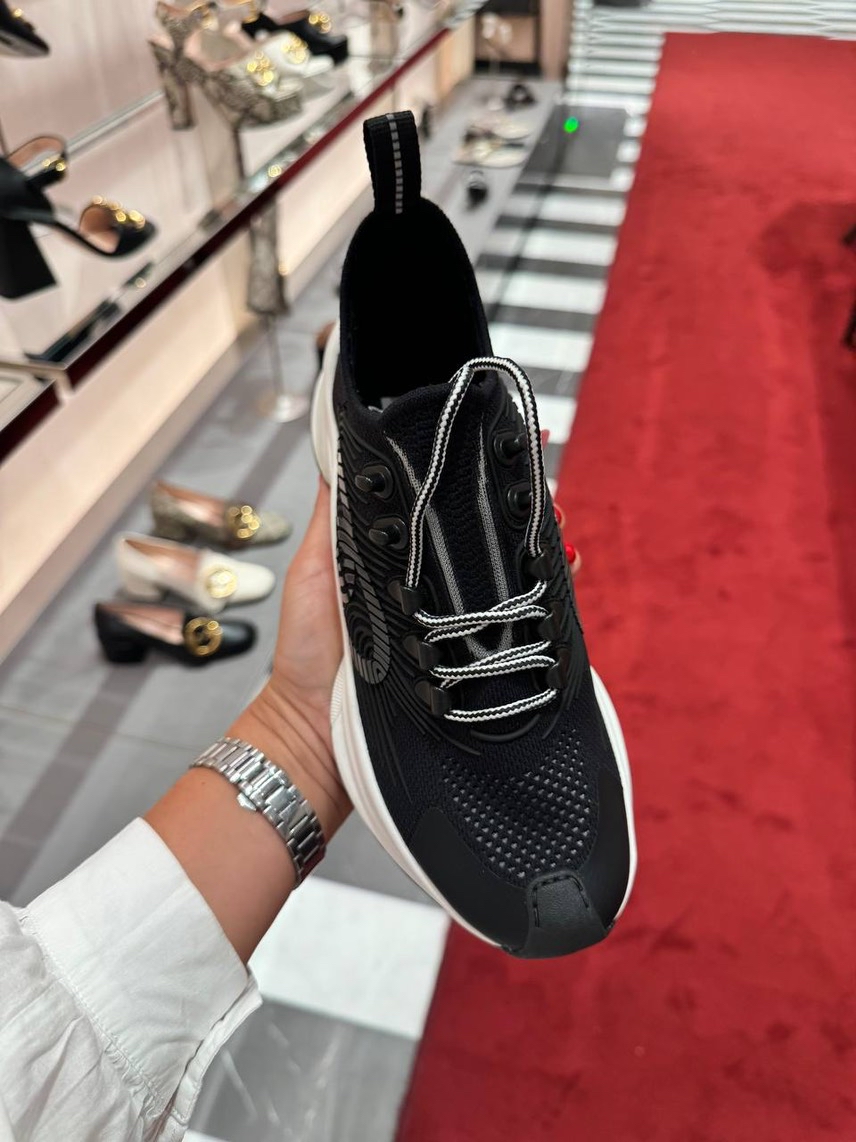 GUCCI Sneakers side view - Women's luxury Shoes