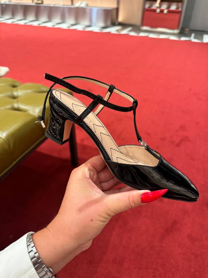 GUCCI Sandals front view - Women's luxury Shoes