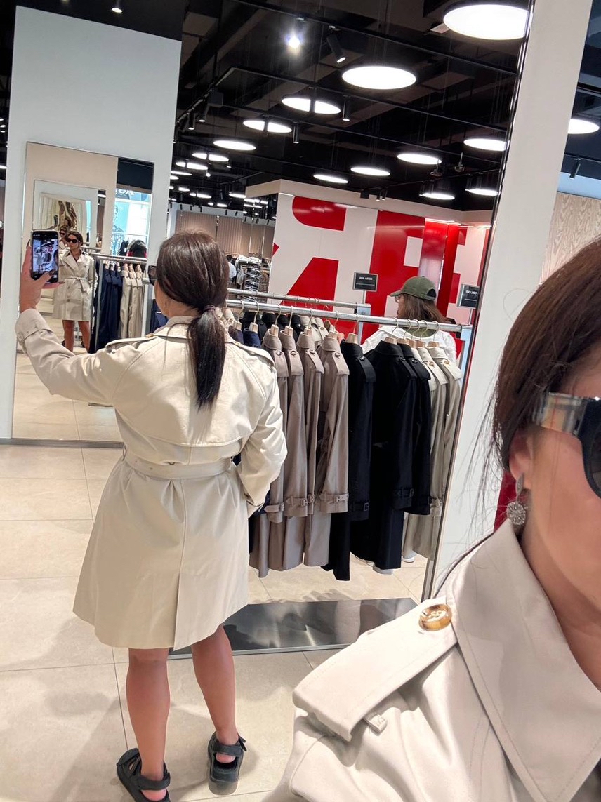 BURBERRY Coats side view - Women's luxury Clothes