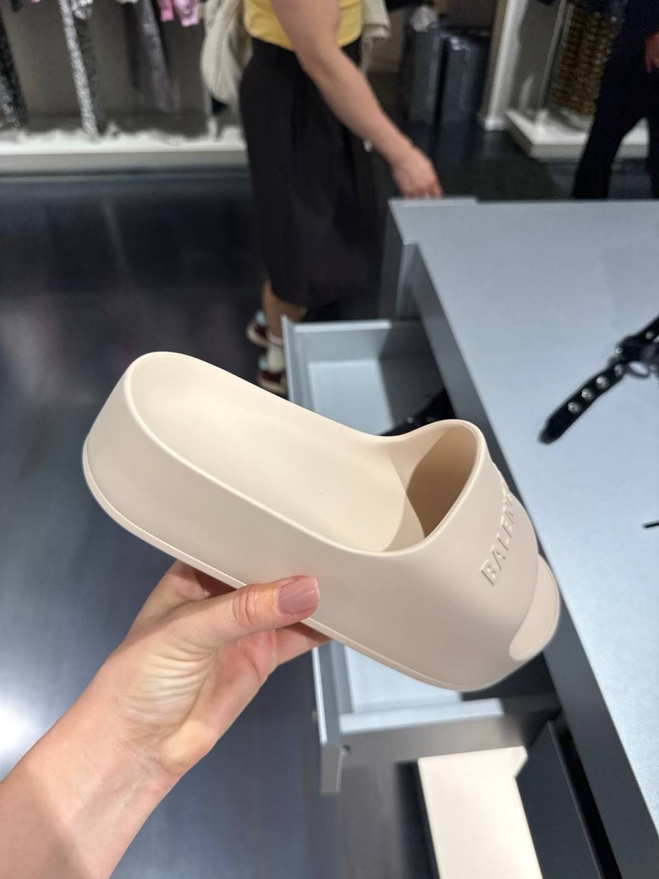 BALENCIAGA Slides side view - Women luxury Shoes
