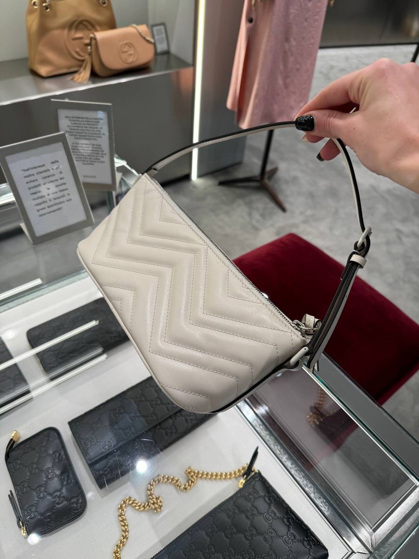 GUCCI Shoulder bags side view - Women's luxury Bags
