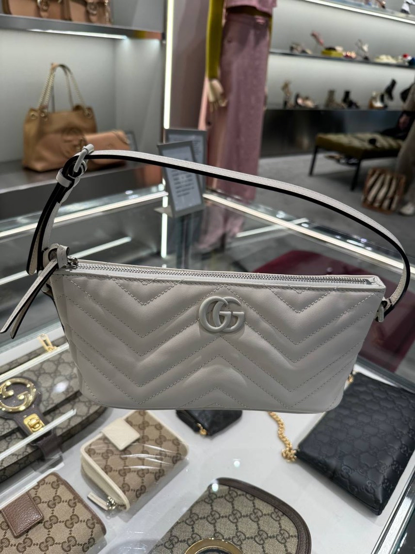 GUCCI Shoulder bags front view - Women's luxury Bags
