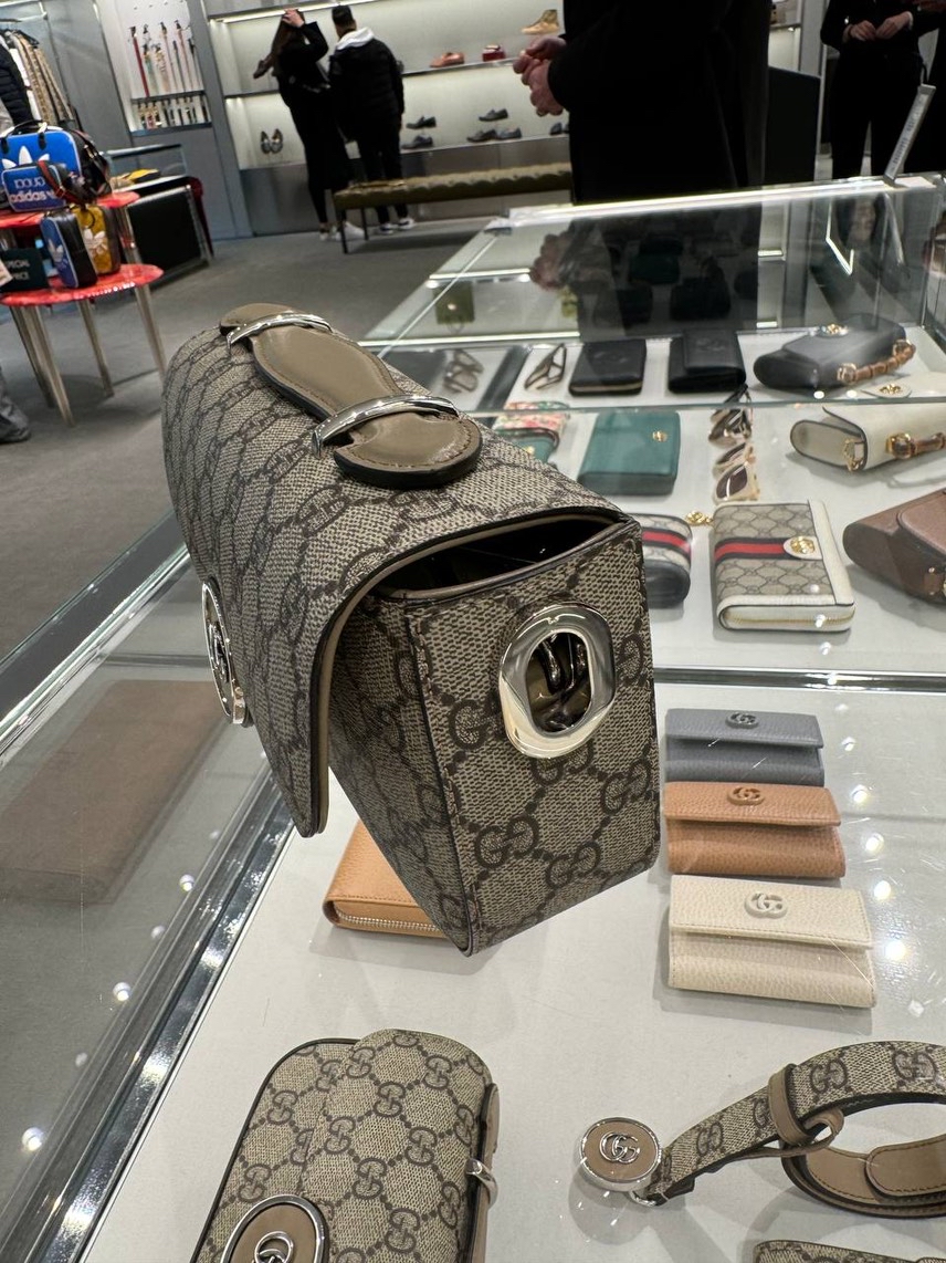 GUCCI Crossbody bags front view - Women's luxury Bags