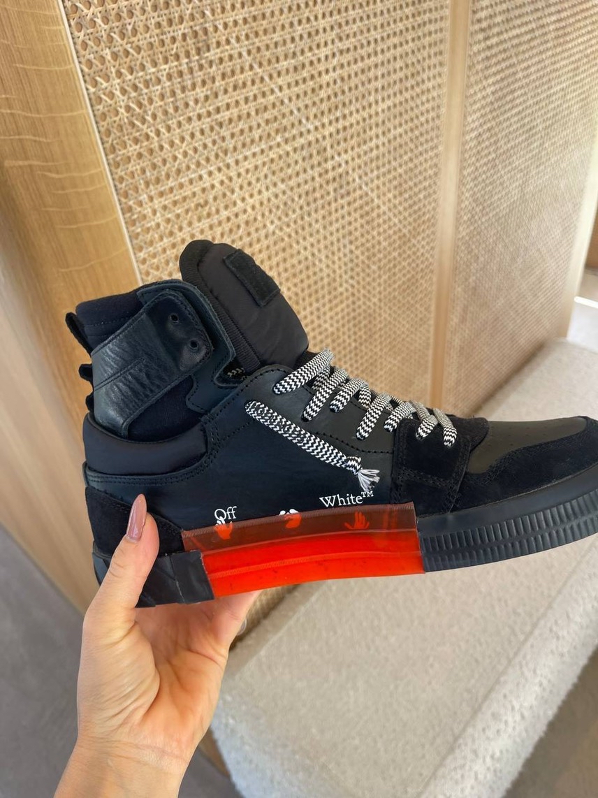 OFF-WHITE Sneakers side view - Men's luxury Shoes