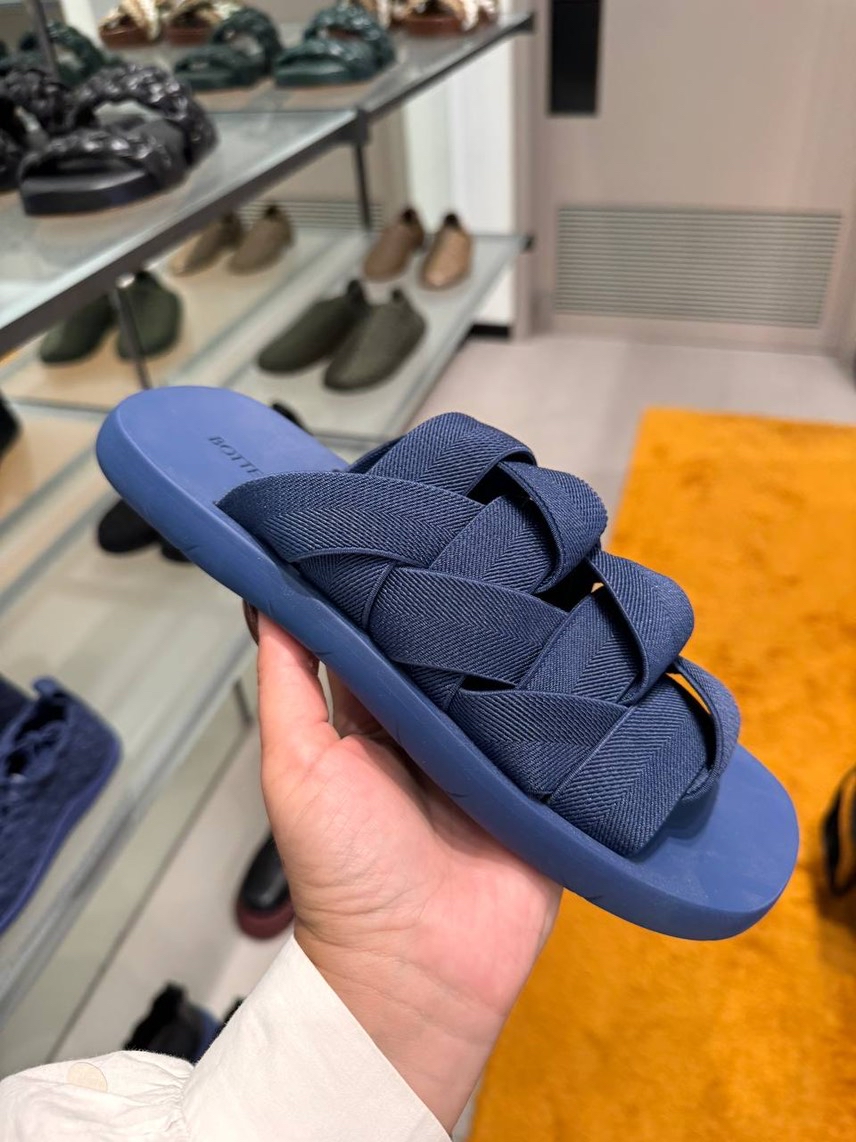 BOTTEGA VENETA Slides front view - Men's luxury Shoes