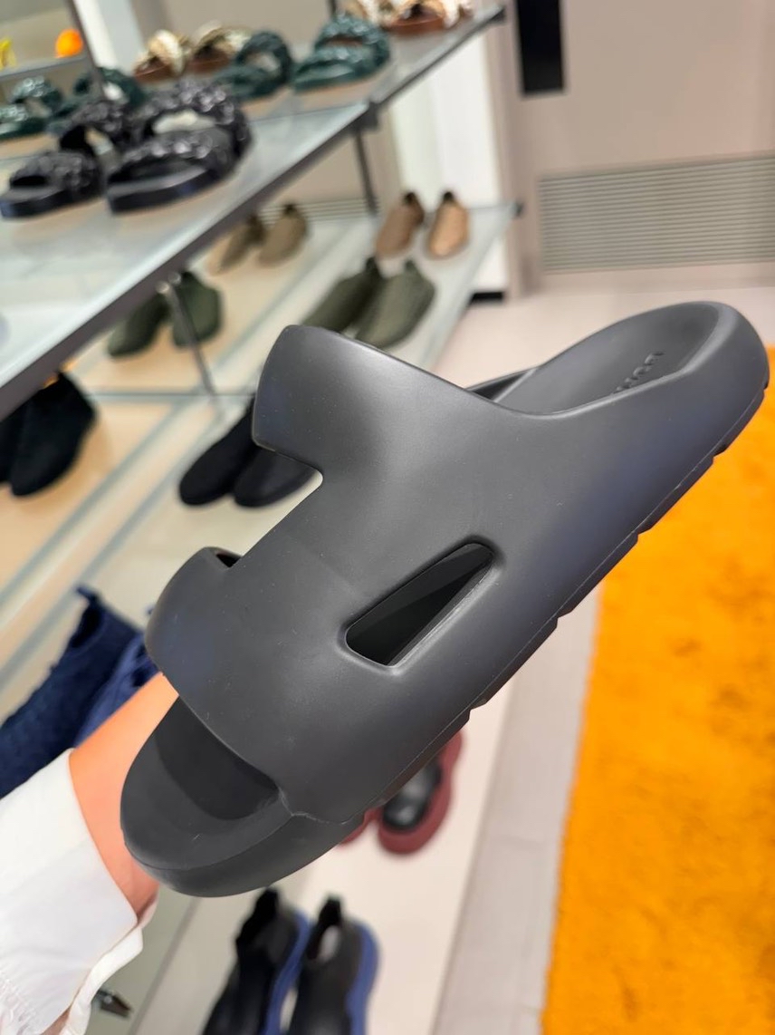 BOTTEGA VENETA Sandals side view - Men luxury Shoes