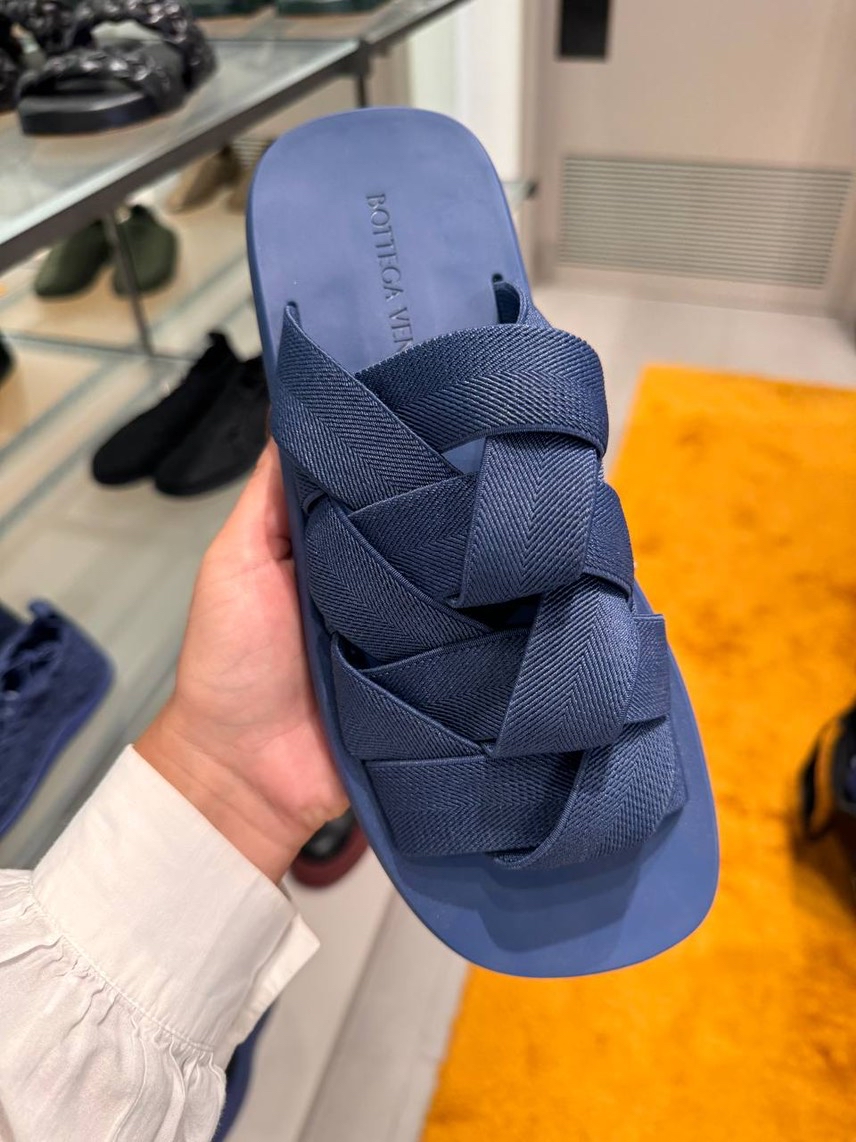 BOTTEGA VENETA Slides side view - Men's luxury Shoes