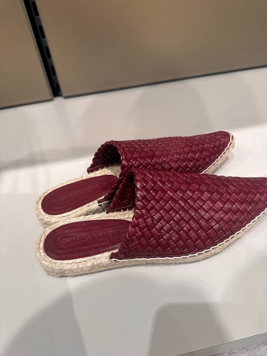 BOTTEGA VENETA Mules side view - Women's luxury Shoes