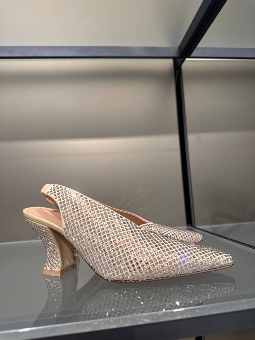 BOTTEGA VENETA Sandals side view - Women's luxury Shoes