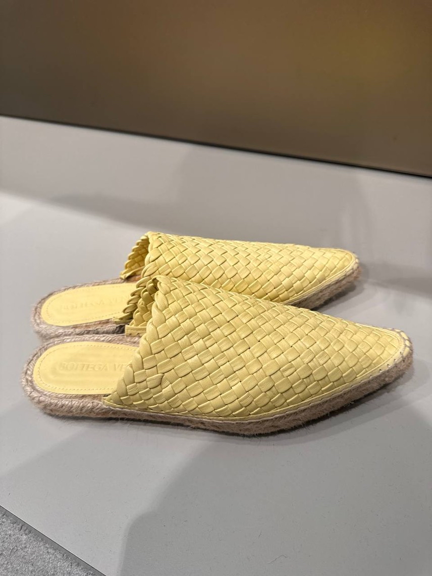 BOTTEGA VENETA Mules side view - Women's luxury Shoes