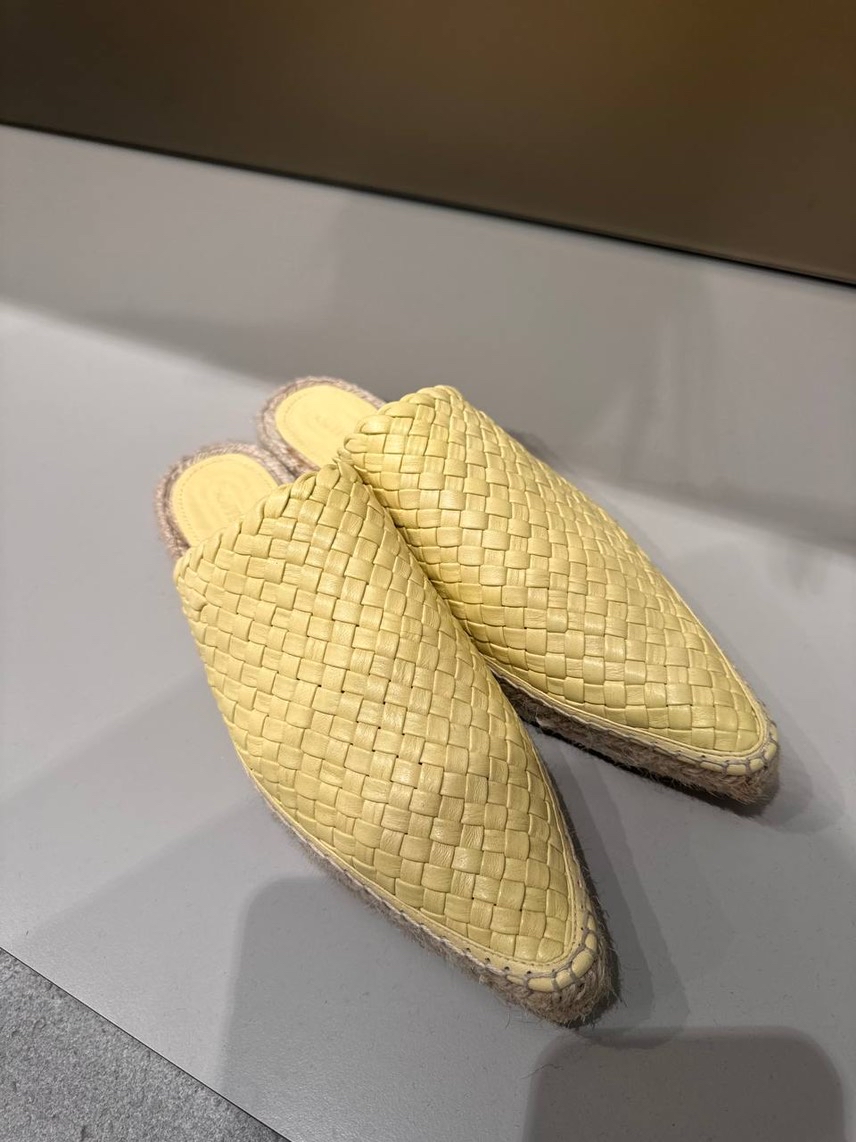 BOTTEGA VENETA Mules side view - Women's luxury Shoes