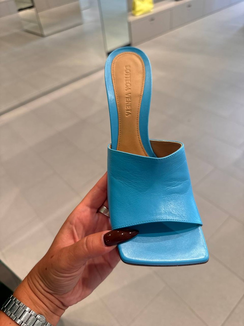 BOTTEGA VENETA Sandals side view - Women's luxury Shoes