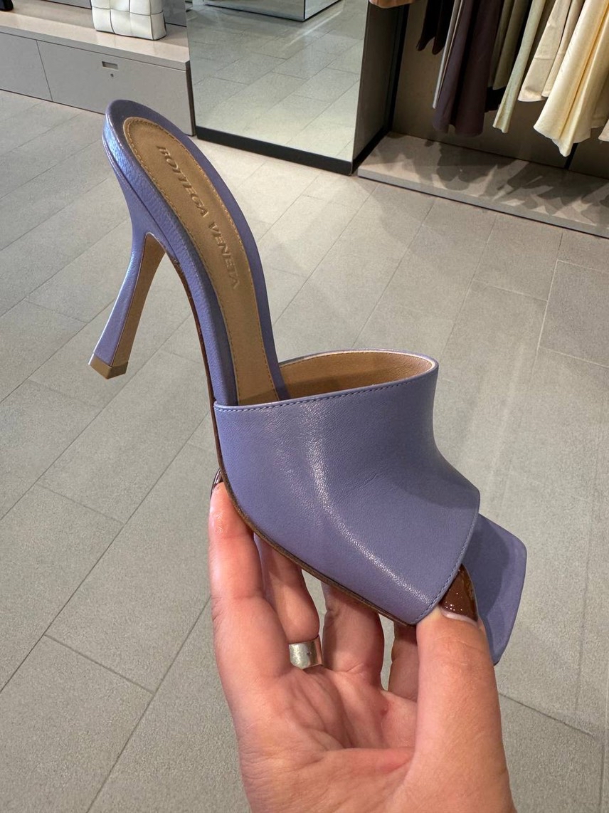 BOTTEGA VENETA Sandals side view - Women's luxury Shoes