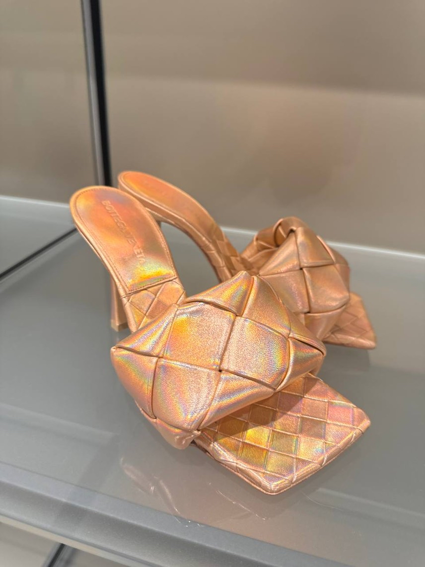 BOTTEGA VENETA Sandals side view - Women's luxury Shoes