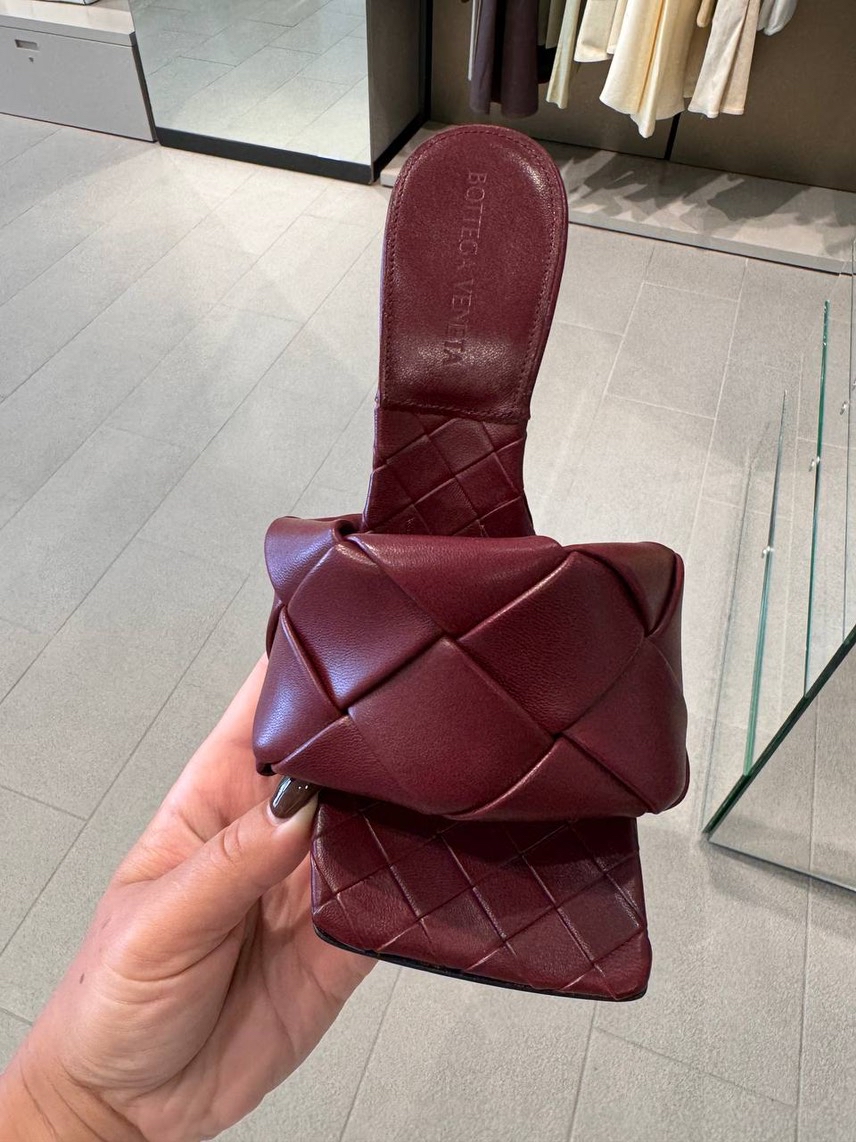 BOTTEGA VENETA Sandals side view - Women's luxury Shoes