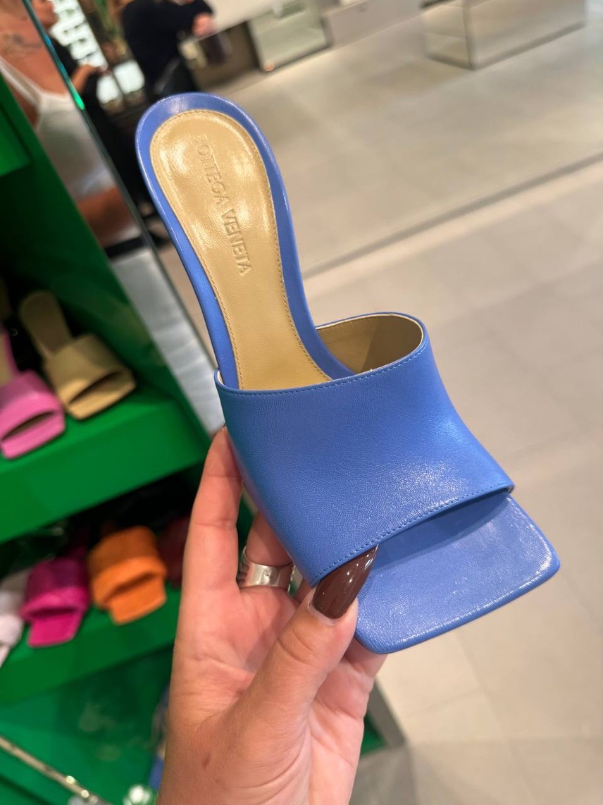 BOTTEGA VENETA Sandals side view - Women's luxury Shoes